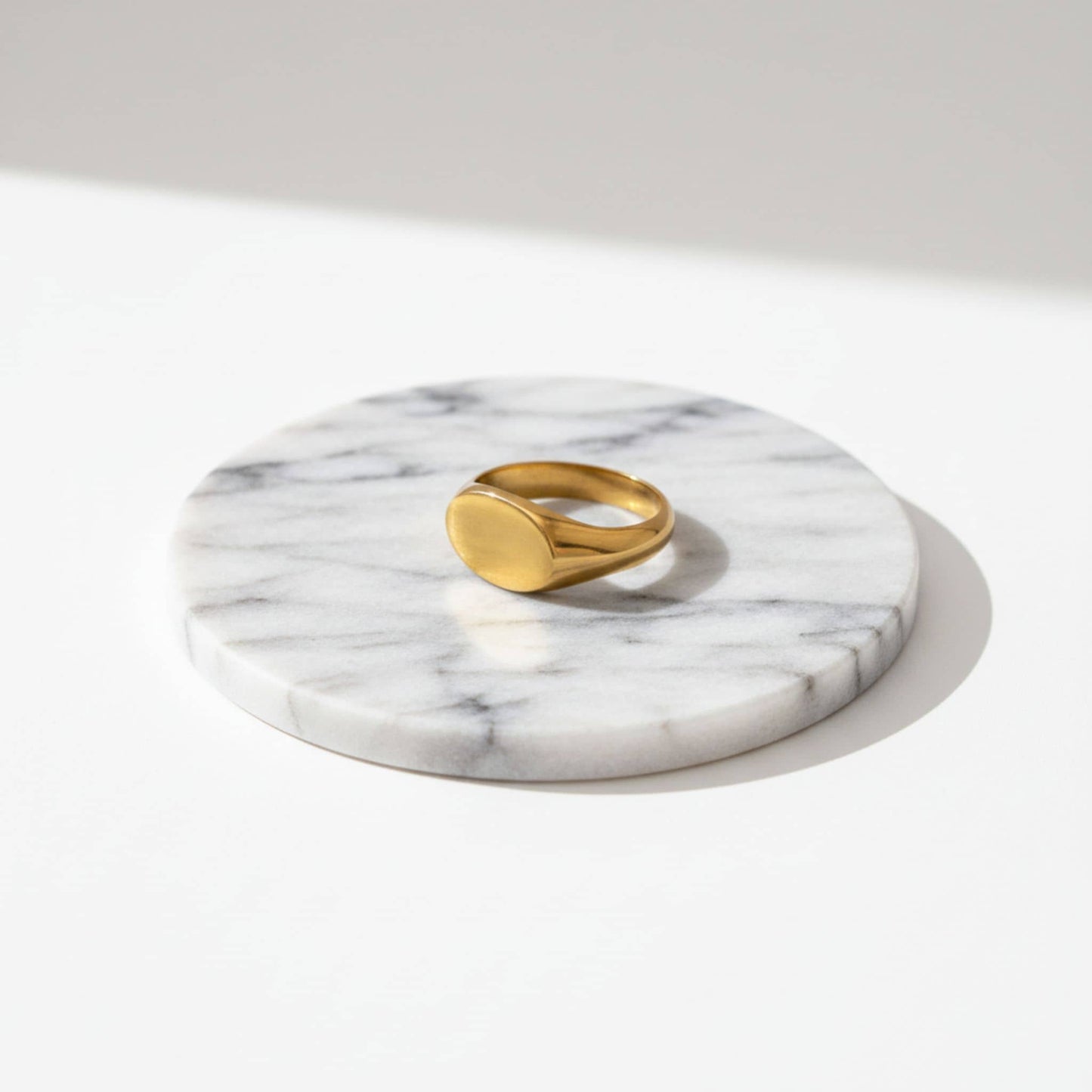 Narrow Oval Signet Ring | Pendo